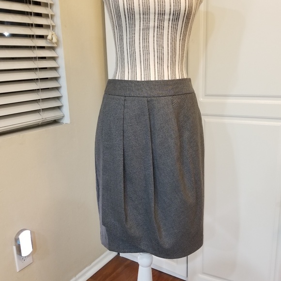 Halogen Dresses & Skirts - Halogen Gray Lined Skirt Size 4